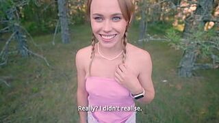 Трахаю киску своей сводной сестры на природе, потому что у меня встал при виде ее голой задницы - порно видео